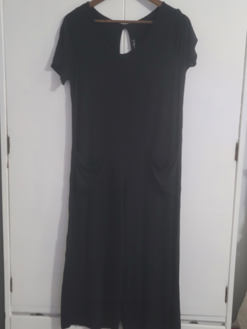 Black Women's Short-Sleeve Maxi Dress - Classic Comfort